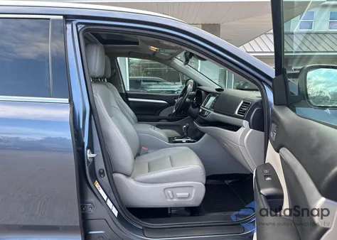 2018 Toyota Highlander Hybrid Xle z USA, uszkodzony, nr VIN 5TDJGRFH1JS037638